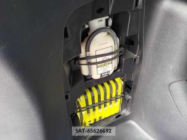 Toyota VOXY 2017-05 8782570-27