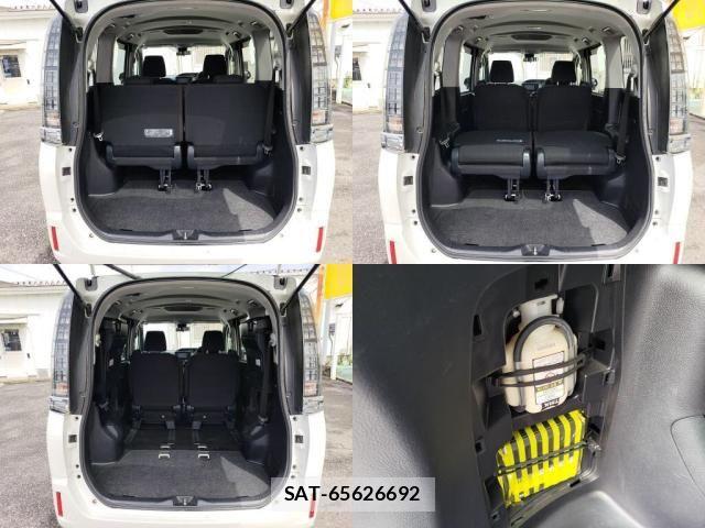 Toyota VOXY 2017-05 8782570-7