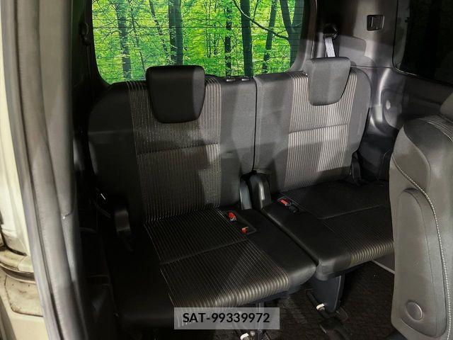 Toyota VOXY 2017-11 8782574-9