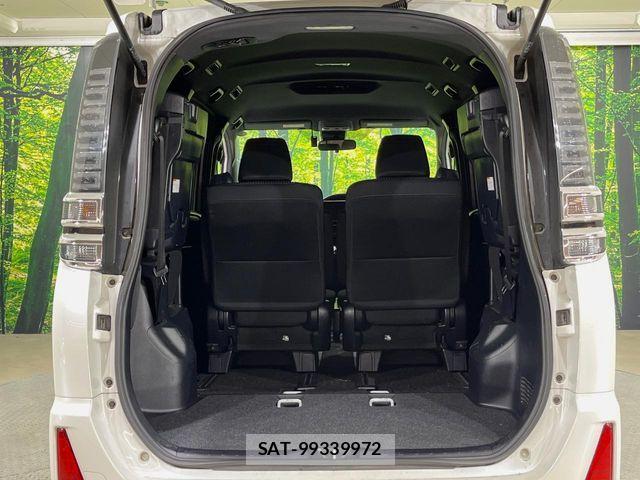 Toyota VOXY 2017-11 8782574-10