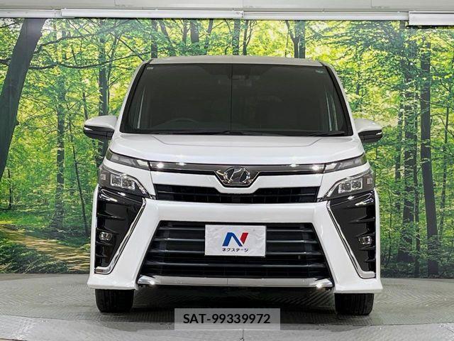 Toyota VOXY 2017-11 8782574-14