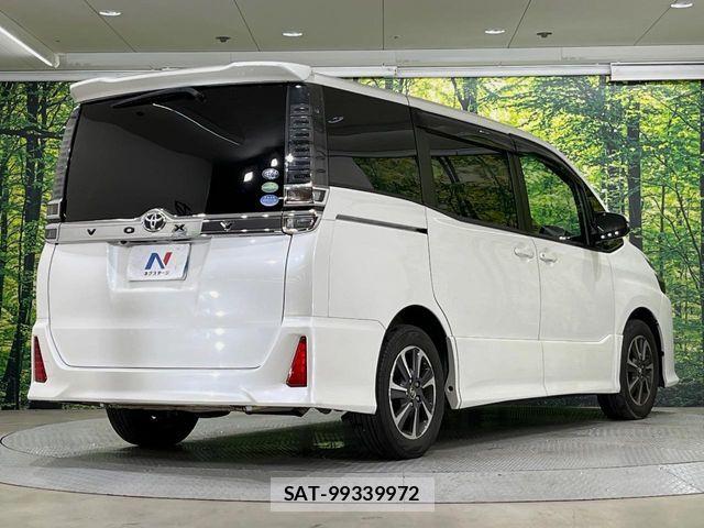 Toyota VOXY 2017-11 8782574-17