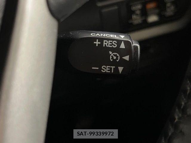 Toyota VOXY 2017-11 8782574-5