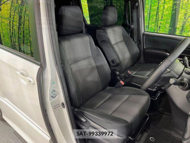 Toyota VOXY 2017-11 8782574-7