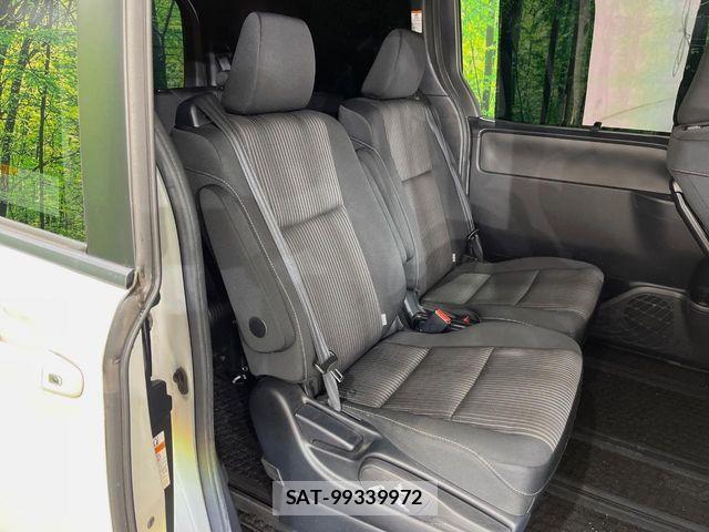 Toyota VOXY 2017-11 8782574-8
