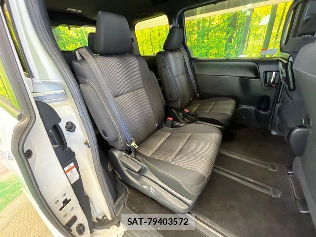 Toyota VOXY 2019-07 8782556-9