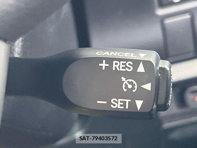 Toyota VOXY 2019-07 8782556-6