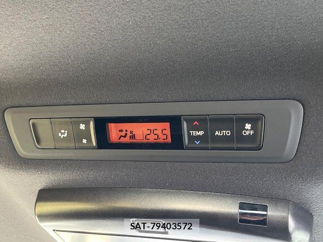 Toyota VOXY 2019-07 8782556-7