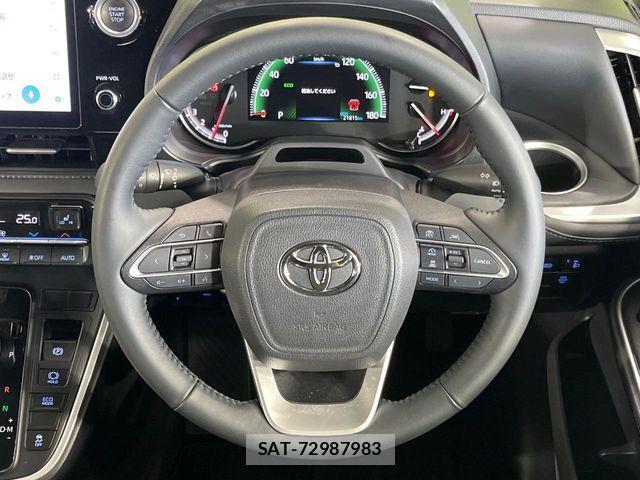 Toyota VOXY 2023-06 8782549-11