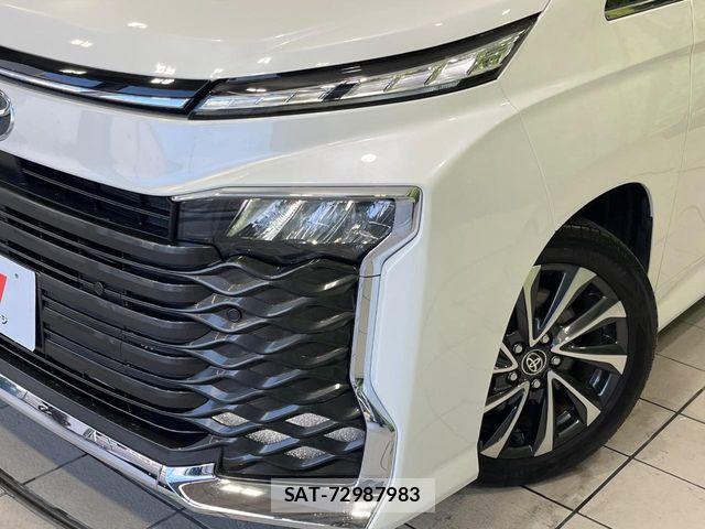 Toyota VOXY 2023-06 8782549-12