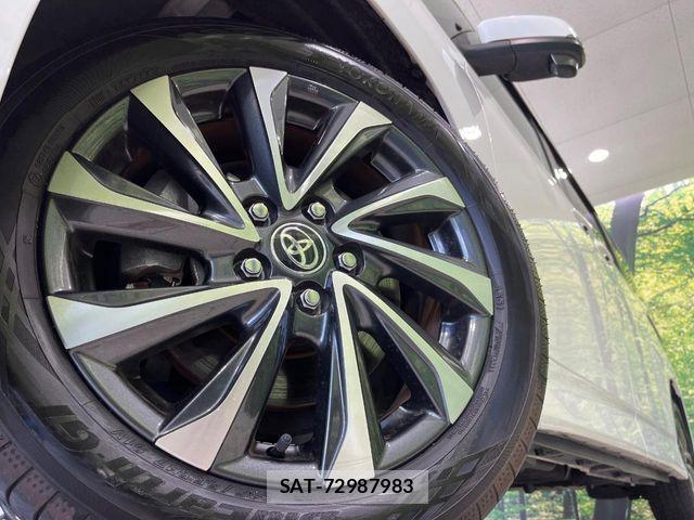 Toyota VOXY 2023-06 8782549-13
