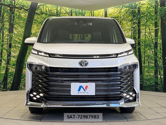 Toyota VOXY 2023-06 8782549-14