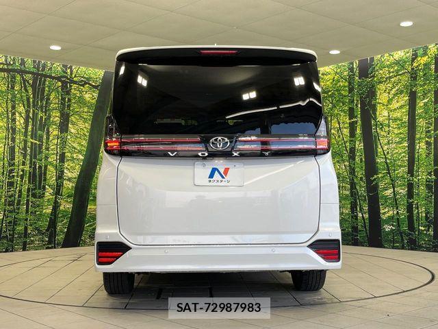 Toyota VOXY 2023-06 8782549-15