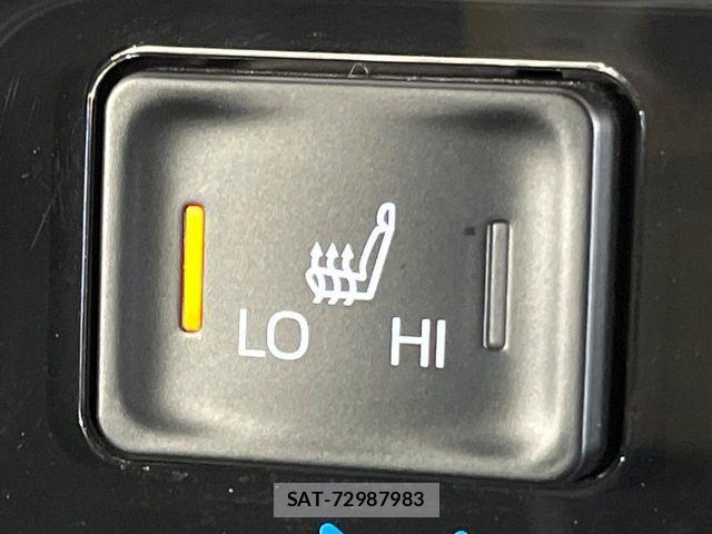 Toyota VOXY 2023-06 8782549-5