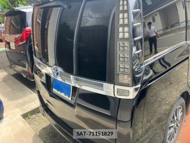 Toyota VOXY 2015-01 8782576-9