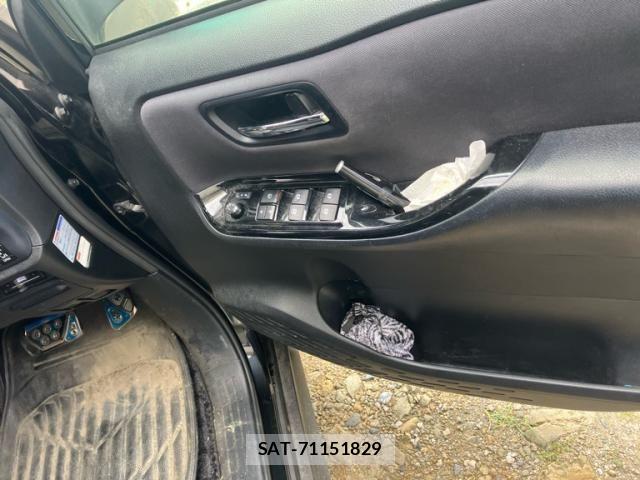 Toyota VOXY 2015-01 8782576-14