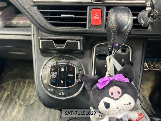 Toyota VOXY 2015-01 8782576-18