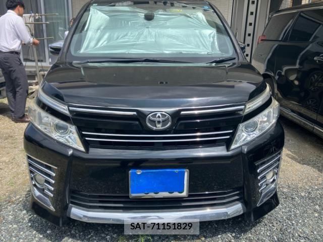 Toyota VOXY 2015-01 8782576-1