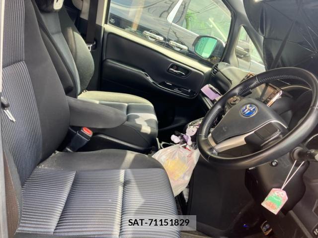 Toyota VOXY 2015-01 8782576-5