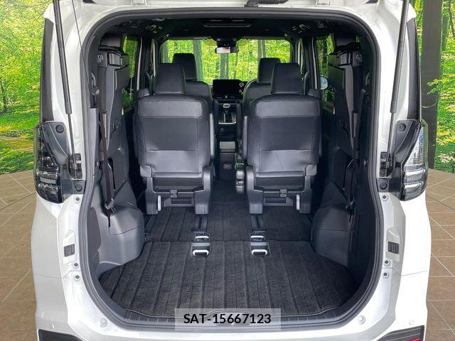 Toyota VOXY 2023-01 8782551-11