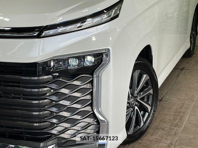 Toyota VOXY 2023-01 8782551-12