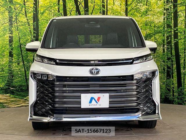 Toyota VOXY 2023-01 8782551-14