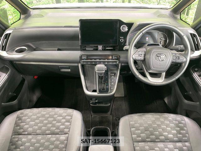 Toyota VOXY 2023-01 8782551-1