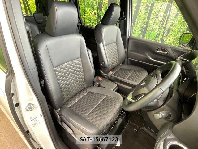 Toyota VOXY 2023-01 8782551-7