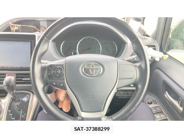 Toyota VOXY 2014-02 8782577-0