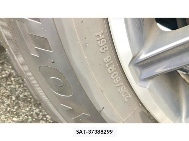 Toyota VOXY 2014-02 8782577-14