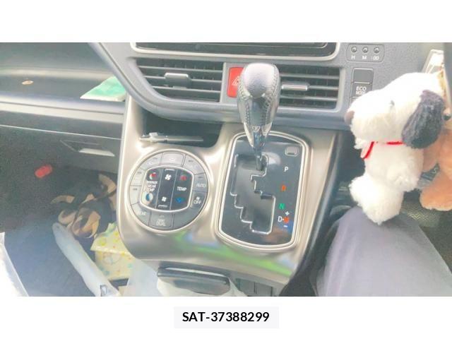 Toyota VOXY 2014-02 8782577-1