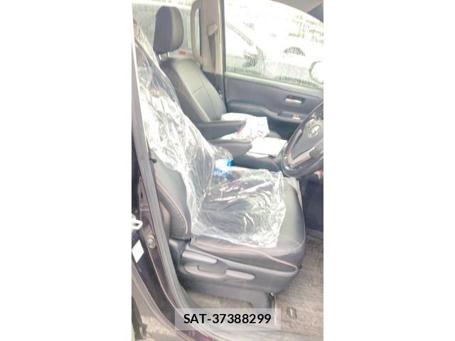 Toyota VOXY 2014-02 8782577-23