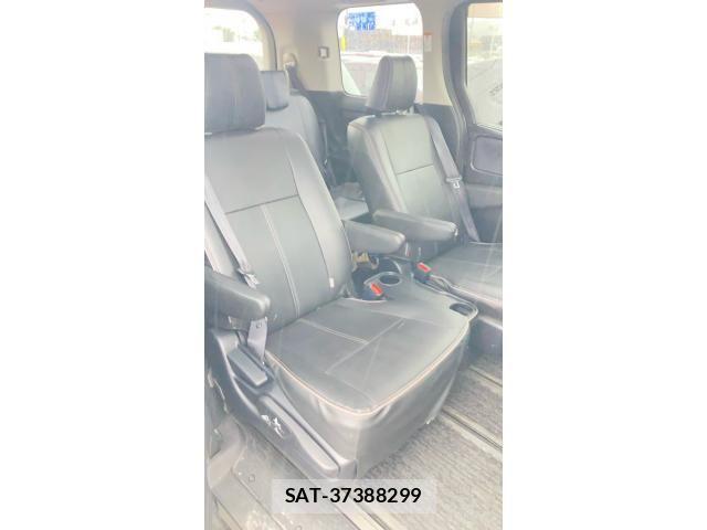 Toyota VOXY 2014-02 8782577-24