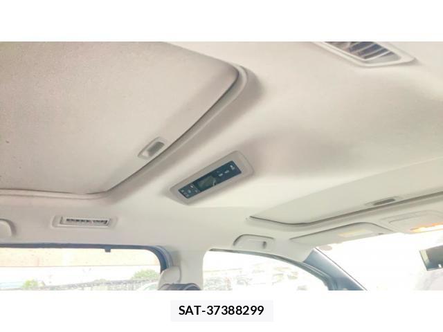 Toyota VOXY 2014-02 8782577-25