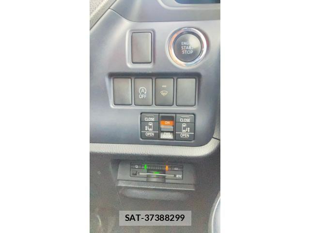Toyota VOXY 2014-02 8782577-2