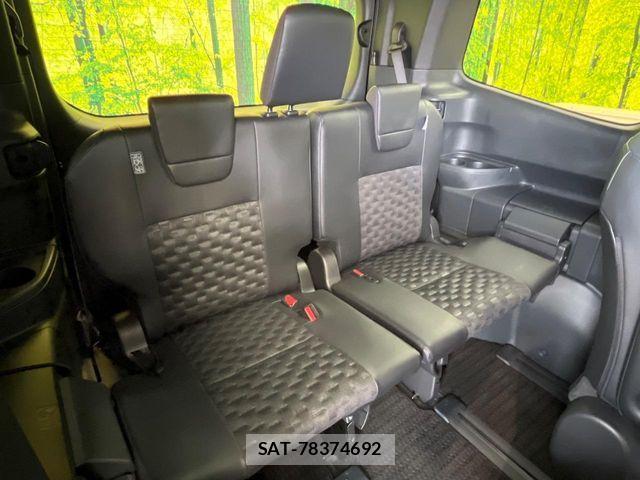 Toyota VOXY 2023-10 8782547-9