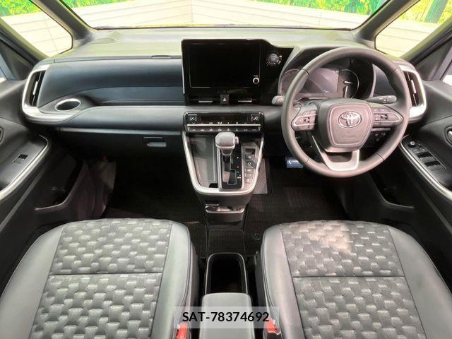 Toyota VOXY 2023-10 8782547-1