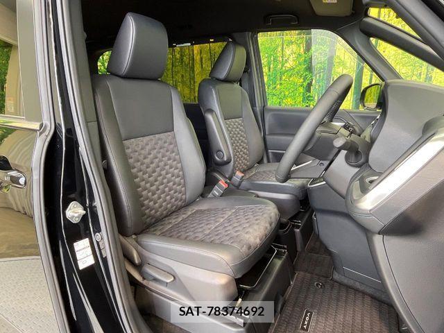 Toyota VOXY 2023-10 8782547-7