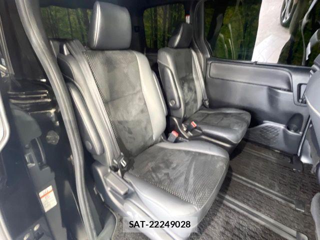 Toyota VOXY 2021-01 8782552-8