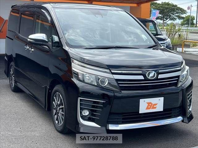 Toyota VOXY 2017-05 8782572-9