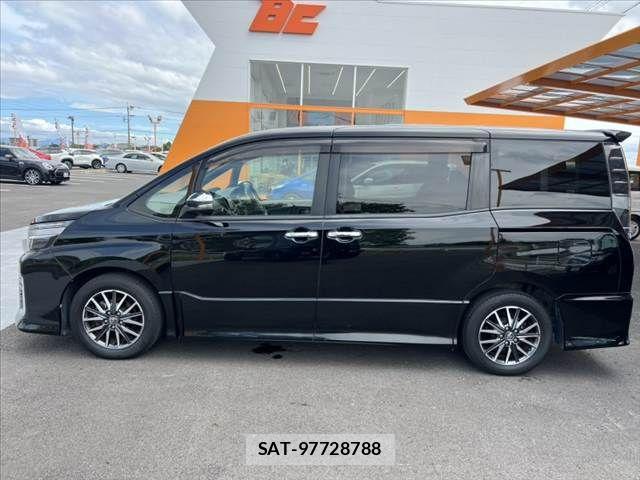 Toyota VOXY 2017-05 8782572-10