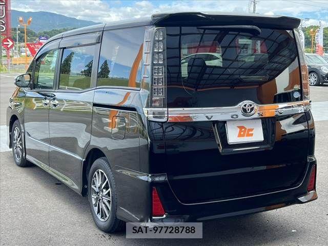 Toyota VOXY 2017-05 8782572-14