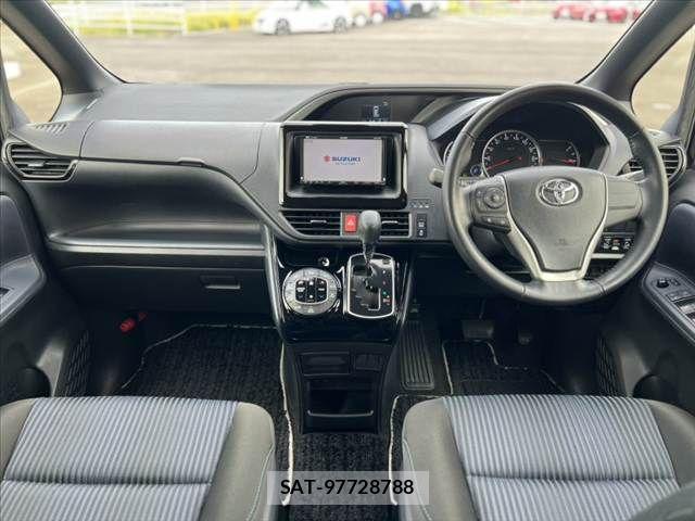 Toyota VOXY 2017-05 8782572-1