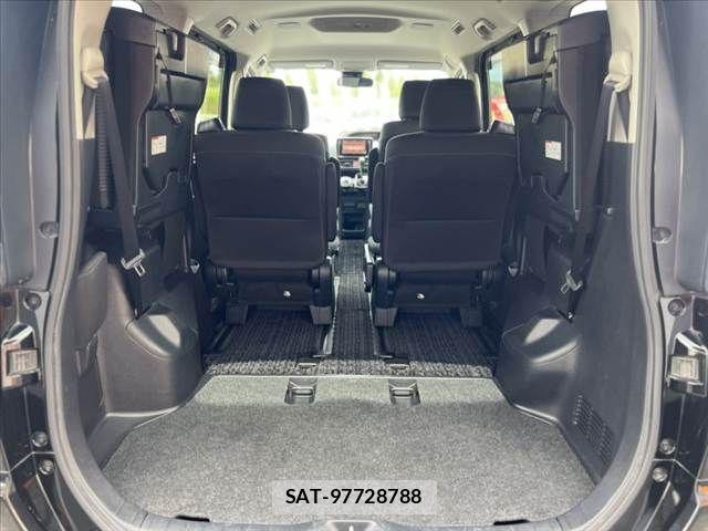 Toyota VOXY 2017-05 8782572-19