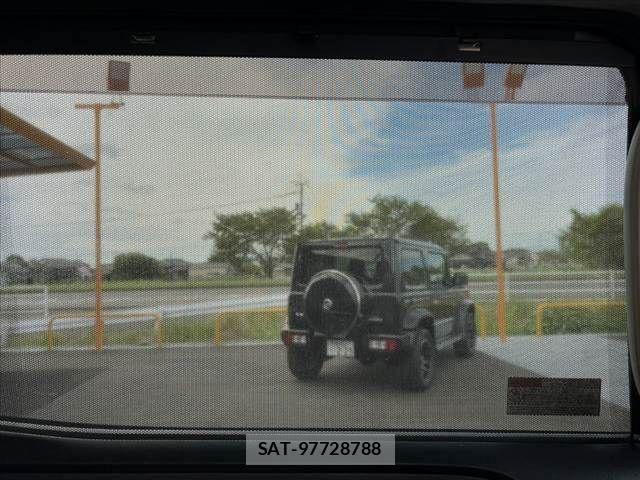 Toyota VOXY 2017-05 8782572-23