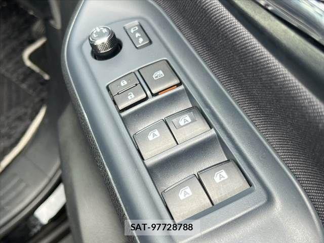 Toyota VOXY 2017-05 8782572-27