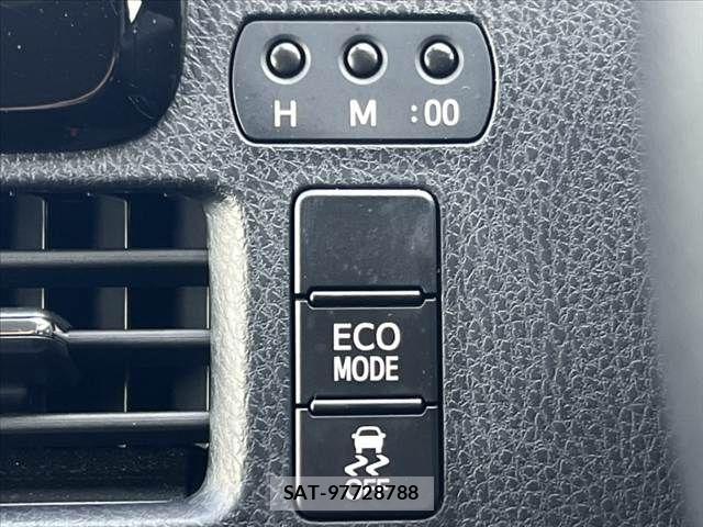 Toyota VOXY 2017-05 8782572-28