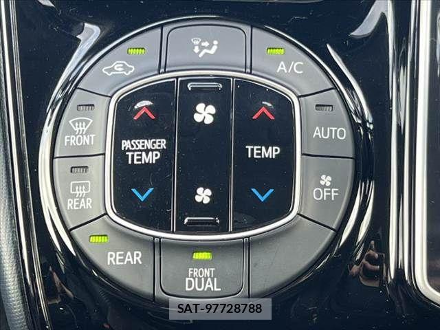 Toyota VOXY 2017-05 8782572-29