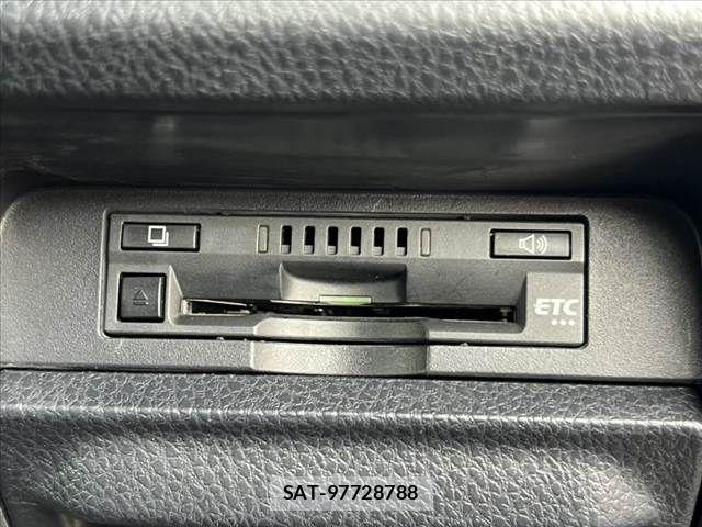 Toyota VOXY 2017-05 8782572-5