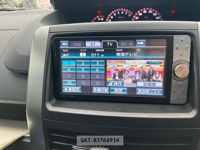 Toyota VOXY 2011-12 8782578-11